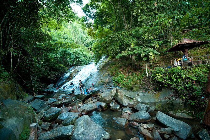 Kuala Lumpur Private Tour to Batu Caves Hotsprings And Waterfalls - Additional Considerations