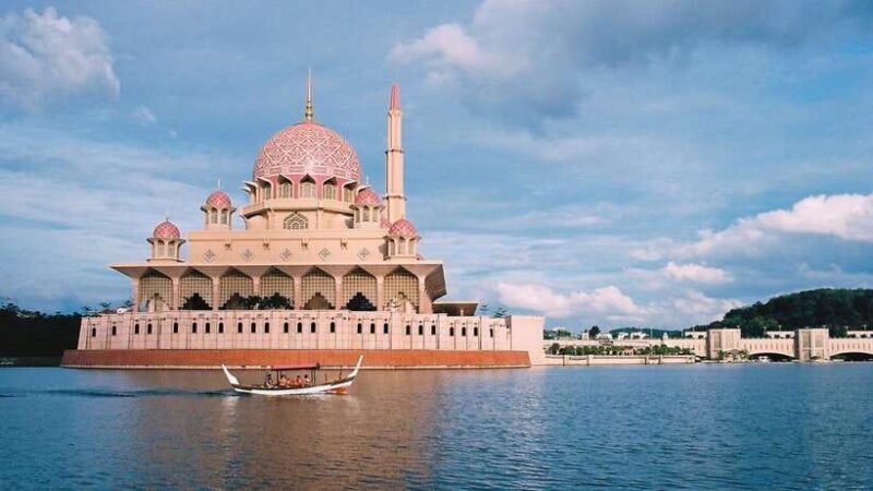 Kuala Lumpur: Putrajaya Tour with Traditional Boat Cruise - Introducing the Putrajaya Tour with Traditional Boat Cruise