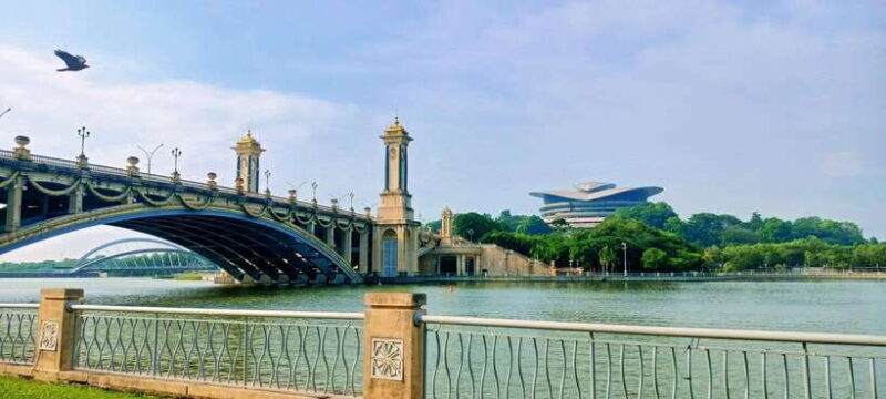 Kuala Lumpur: Putrajaya Tour with Traditional Boat Cruise - Why This Tour Is Worth Considering