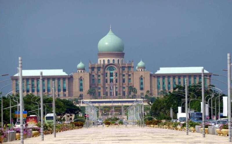 Kuala Lumpur: Putrajaya Tour with Traditional Boat Cruise - Wrapping Up