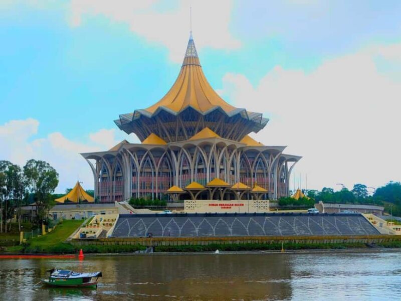Kuching: Walking Tour with Sampan Boat Ride and Lunch - Deep Dive into the Itinerary
