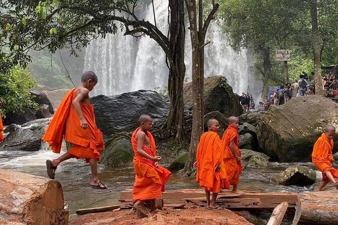 Kullen Waterfall Park with Small Group included entrance fee - The Itinerary: How the Day Unfolds