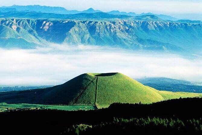 Kumamoto Castle Kusasenrigahama and Mount Aso tour from Fukuoka - Key Points