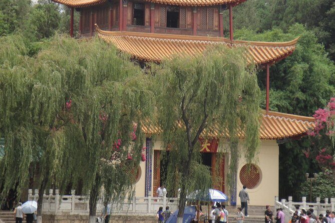 Kunming City Tour: Dragon Gate, Huating Temple and Daguan Pavilion - Lunch: Sampling Local Flavors