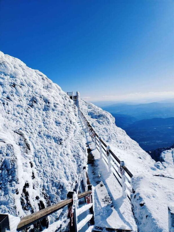 Kunming: Jiaozi Snow Mountain Overnight with Sunrise Hiking - Exploring the Natural Highlights