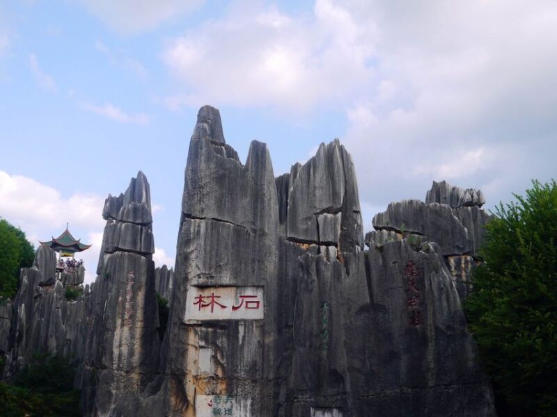 Kunming: Stone Forest Private Day Tour - Visiting the Yunnan Stone Forest Geological Park