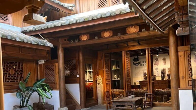 Kunming: Tile Cat Making Experience & Old Town/City Tour - Stepping into Old Street: A Walk Through Time