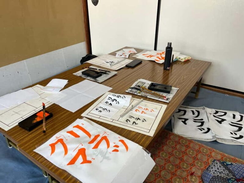 Kyoto: Calligraphy class at Buddhist temple in city center - Key Points