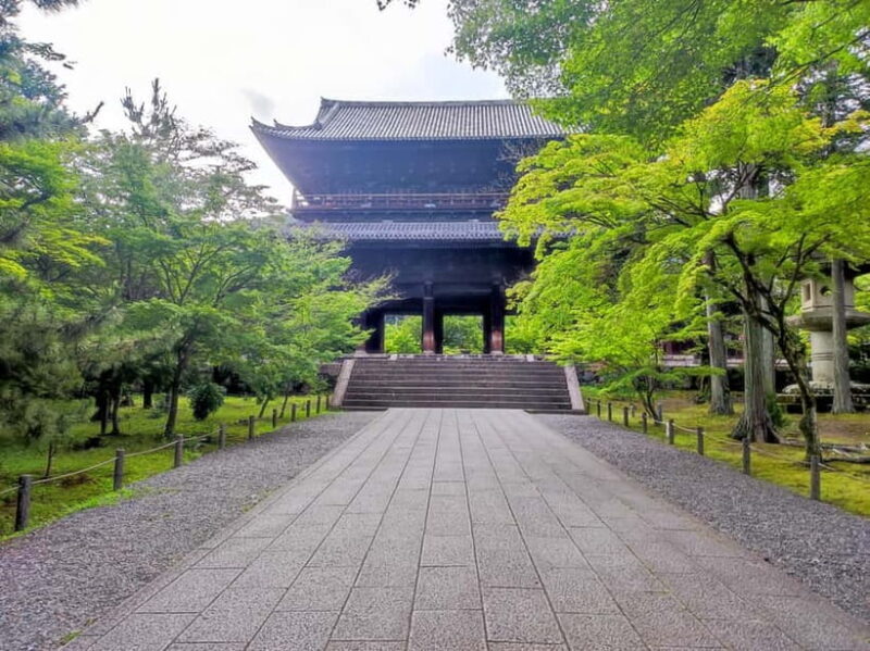 Kyoto: Daimonji Trail Hiking Tour with Historical Sites - Descending and Visiting Ginkakuji