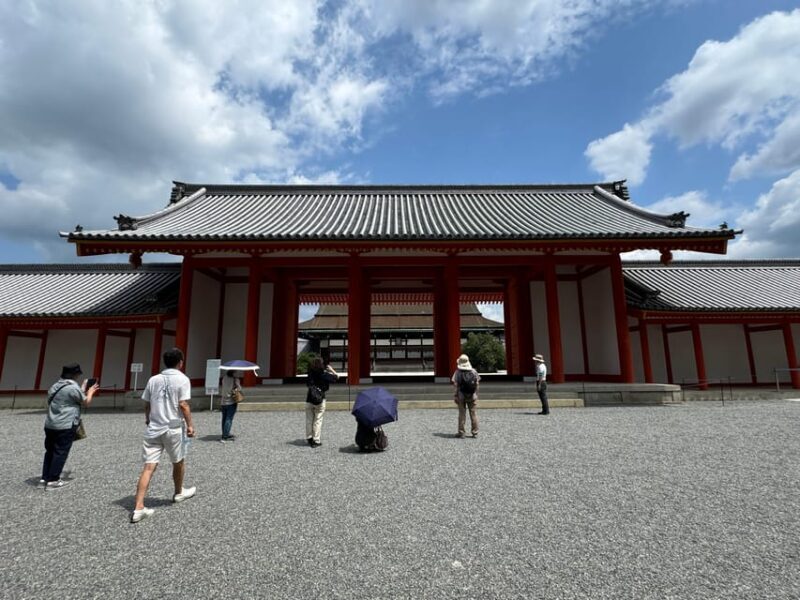 Kyoto: Discover Every Bit of Kyoto Imperial Palace - The Guide and Visitor Experience