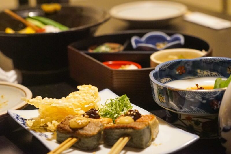 Kyoto: Foodie Night Tour in Gion with 9 dishes + 6 Sake - FAQs