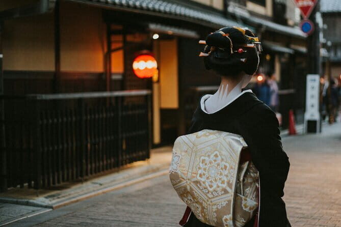 Kyoto Gion Early Morning Walking Tour - The Value of Guided Experience and Small Groups