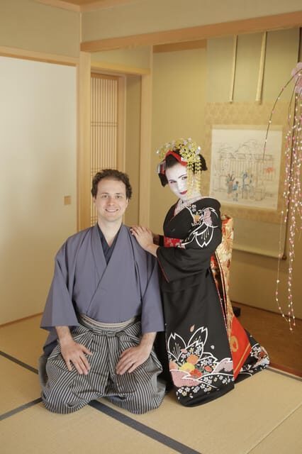 Kyoto kiyomizu Temple : Maiko and Samurai Couple Photoshoot - The Experience in Context