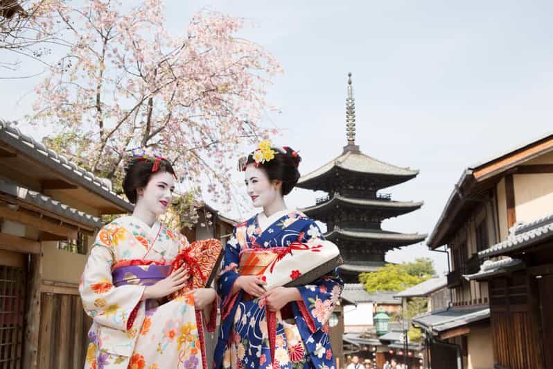 Kyoto : Maiko Makeover stroll and photo shoot experience - Key Points