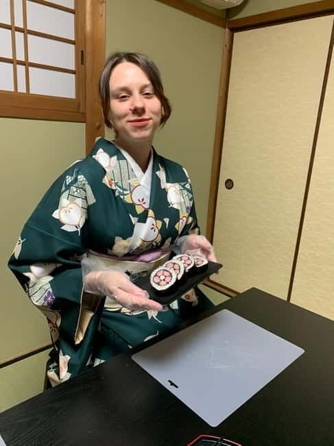 Kyoto Ninenzaka: The Art of Kazarimaki Sushi Rolls Class - A Closer Look at the Sushi Art Class