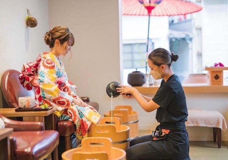 Kyoto: Private Licensed Guided Walking Tour with Foot Spa - Key Points