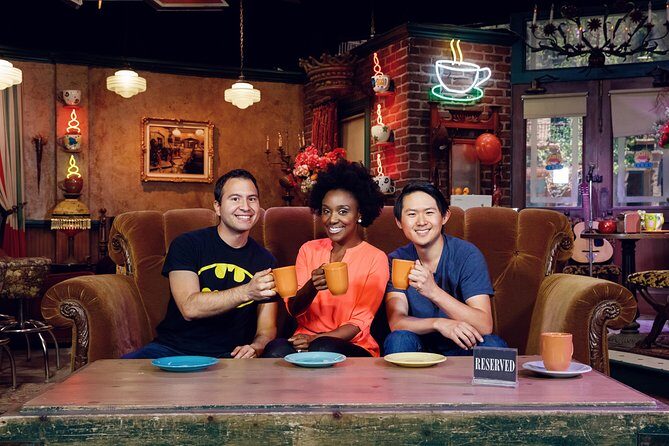 LA: Celebrity Homes & Warner Bros. Studio Hollywood Package - An Introduction to the Tour Experience