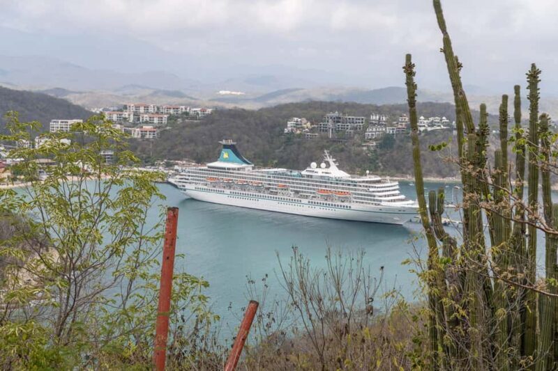 La Crucecita: Hiking and Snorkling/ Drinks and Fruits - Key Points