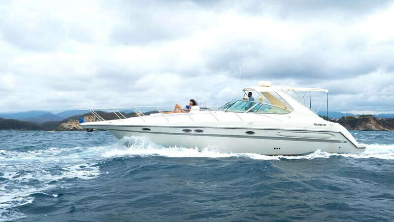 La Crucecita: Private Yacht Cruise in Huatulco with Drinks - Key Points