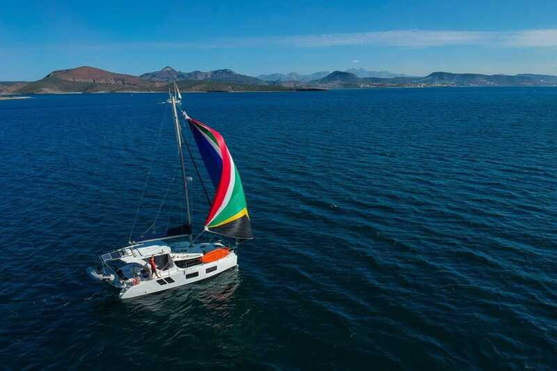 La Paz: Private catamaran to sloop with food and beverages included - FAQs