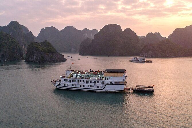La Regina 2 days tour in Halong Bay & Bai Tu Long Bay - 4 star - Arrival and Boarding: Setting the Stage