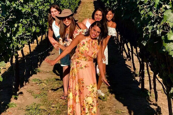 Lake Country Full Day Lunch Wine Tour-Incl. Tastings & Guide Grat - Key Points