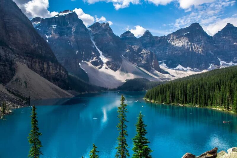 Lake Louise, Moraine Lake: English & Spanish Day Trip - Exploring Banff: Free Time and Local Charm