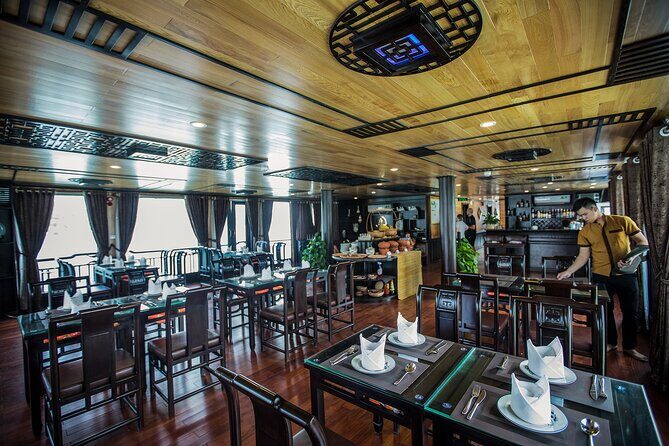 Lan Ha bay deluxe cruise 2D/1N: kayaking & swimming at pristine places & meals - What Makes This Tour Stand Out?