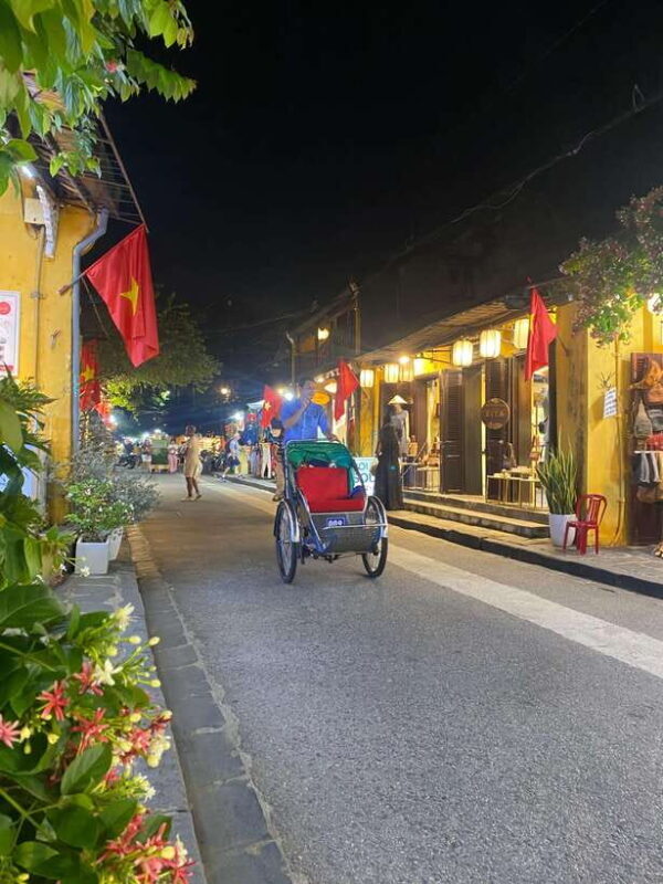 Lantern Boat Ride & Local Market Tour - A Deep Dive into the Tour Experience