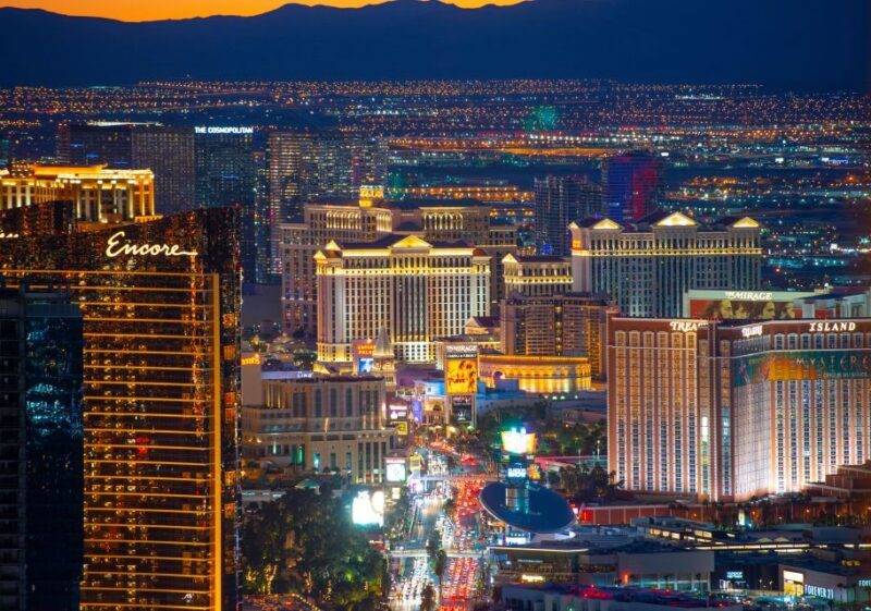 Las Vegas 2-Day Grand Canyon Railway Bearizona Meteor Crater - An Authentic Taste of the Southwest: A Deep Dive