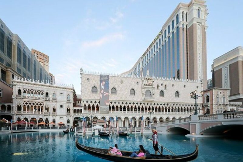 Las Vegas: Entry to Madame Tussauds with a Gondola Cruise - What to Expect from This Tour