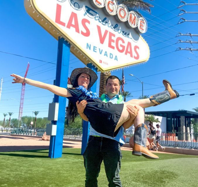 Las Vegas: Las Vegas Sign + 7 Magic Mountains + Photoshoot - A Thorough Look at the Tour Experience