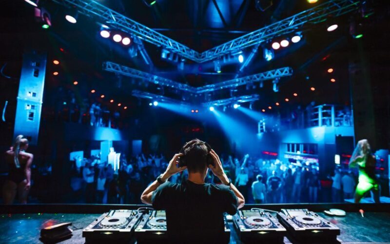Las Vegas: Party Bus Nightclub Crawl - What to Expect from the Vegas Party Bus Nightclub Crawl