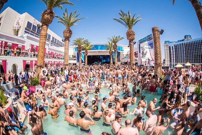 Las Vegas Pool Crawl with Party Bus & Free Drinks - Introduction