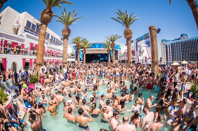 Las Vegas Pool Crawl with Party Bus & Free Drinks - The Sum Up