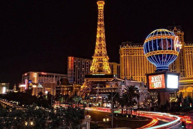 Las Vegas Strip at night like a Star with champagne by luxury limo - 3 or 5 hrs - Practical Details and Tips