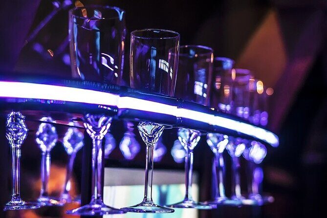 Las Vegas Strip at night like a Star with champagne by luxury limo - 3 or 5 hrs - Who Should Consider This Tour?