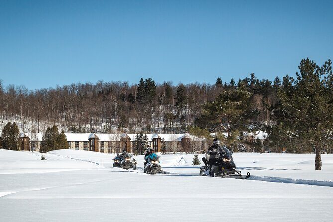 Laurentians: Guided excursion by snowmobile - Introduction: An Adventure for the Winter Enthusiast