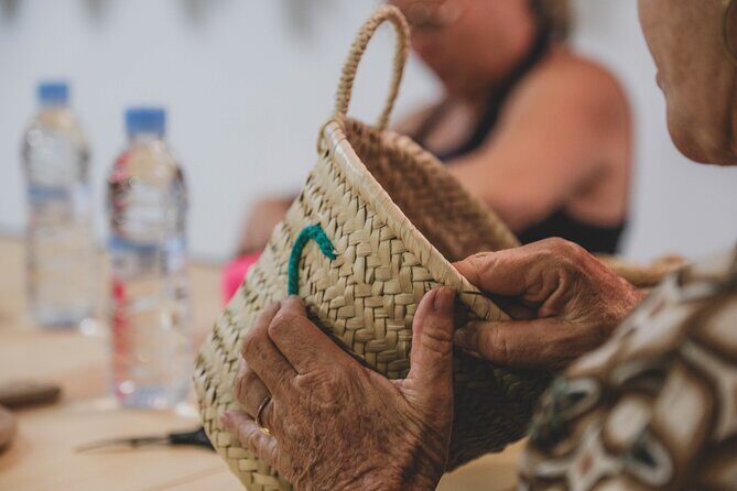 Learn embroidery in Arabic calligraphy in Marrakech - FAQs