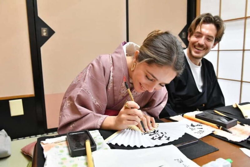 Learning Shodo with a kimono and Trying Samurai Calligraphy - Key Points