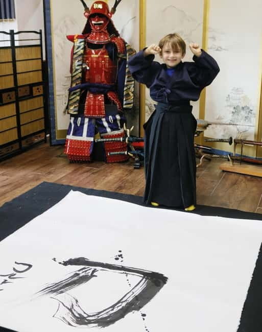 Learning Shodo with a kimono and Trying Samurai Calligraphy - Arriving and Setting the Scene at Samurai Honor