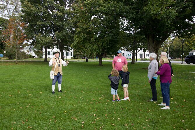 Lexington Battle Green Walking Tour with Costumed Guide - What to Expect at the Starting Point and Overall Structure