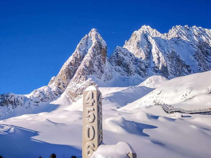 Lijiang: Jade Dragon Snow Mountain and Blue Moon Valley Tour - Transportation and Group Size