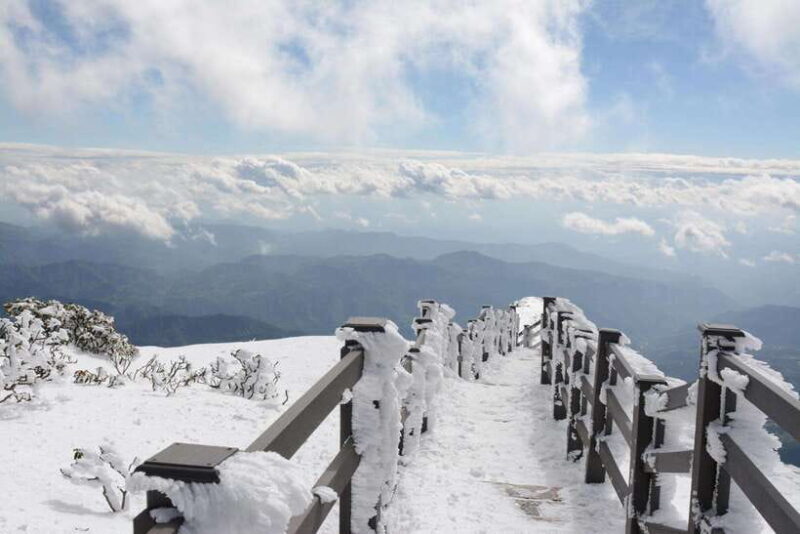 Lijiang Tour to Jade Dragon Snow Mountain w/Cable Car & Show - Key Points