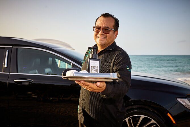 Lincoln Strecth Limo from Costa Mujeres to Cancun Airport - Key Points