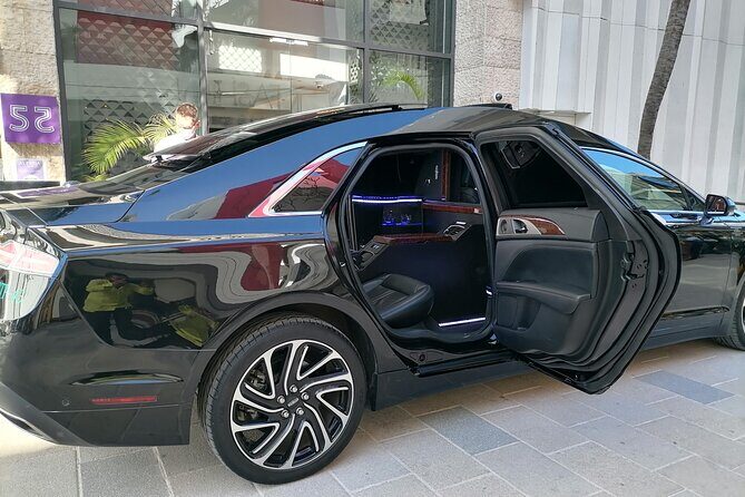 Lincoln Strecth Limousine with Wi Fi on board - A Closer Look at the Lincoln Stretch Limousine Experience