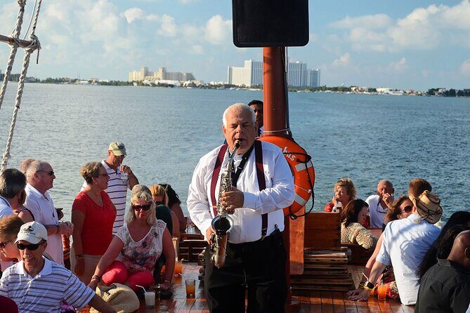 Live a Romantic Night Cruise Dinner at COLUMBUS (open bar included) - An In-Depth Look at the Night Cruise Experience