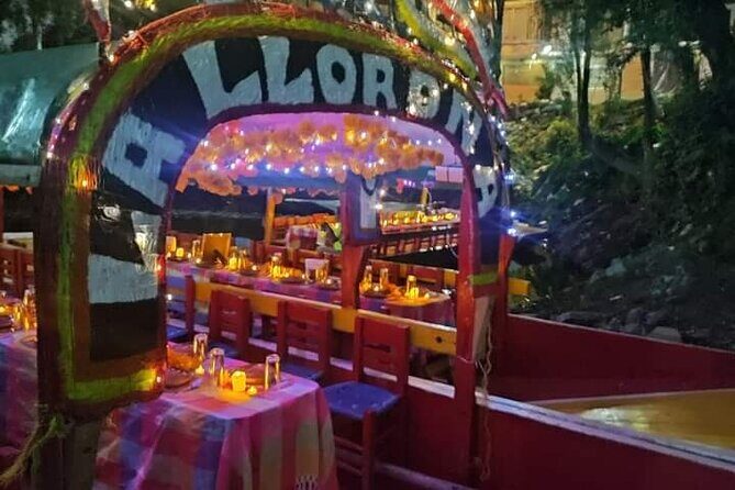Live Noche de Muertos at Xochimilco: Dinner and local beers - Frequently Asked Questions