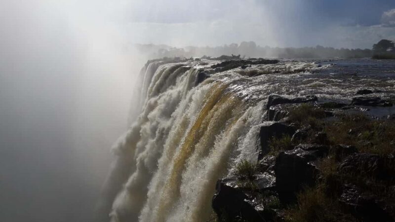 Livingstone: Victoria Falls Guided Tour with Transfers - Key Points