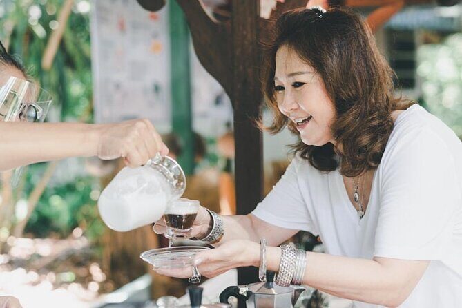 Local Private Tour from Bangkok to Pattaya - Baan Roi Sao and Takhian Tia Community
